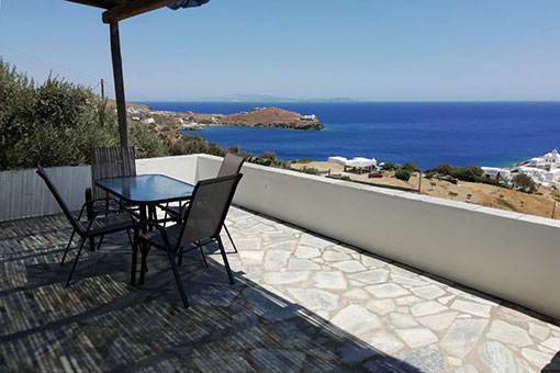 Unlimited view from the courtyard to the rooms and apartments of Roubina in Sifnos