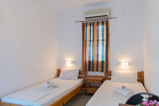 Chambre avec deux lits à Sifnos