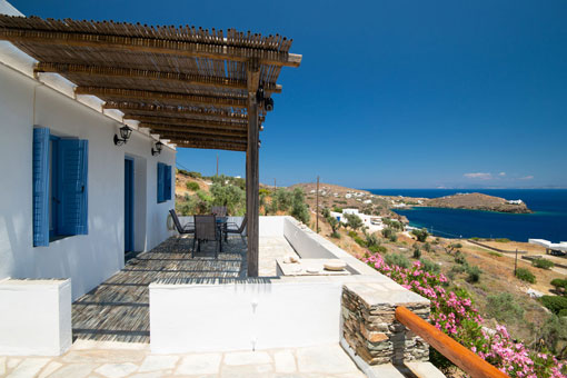Large yard with view at Chrissopigi in Sifnos